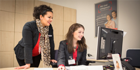 Auszubildende Leiten Filiale Bankingclub