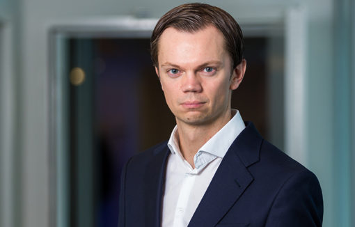 Dr. Marco Adelt ist Mitgründer und Geschäftsführer des Insurtechs CLARK. Der Versicherungsfachwirt arbeitete zuvor zehn Jahre lang bei Unternehmensberatungen.