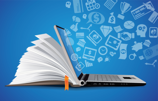 Buch und Laptop, aus dem Infos für eine Weiterbildung fliegen